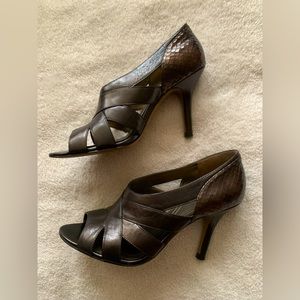 Tahari dark brown and bronze heel shoes